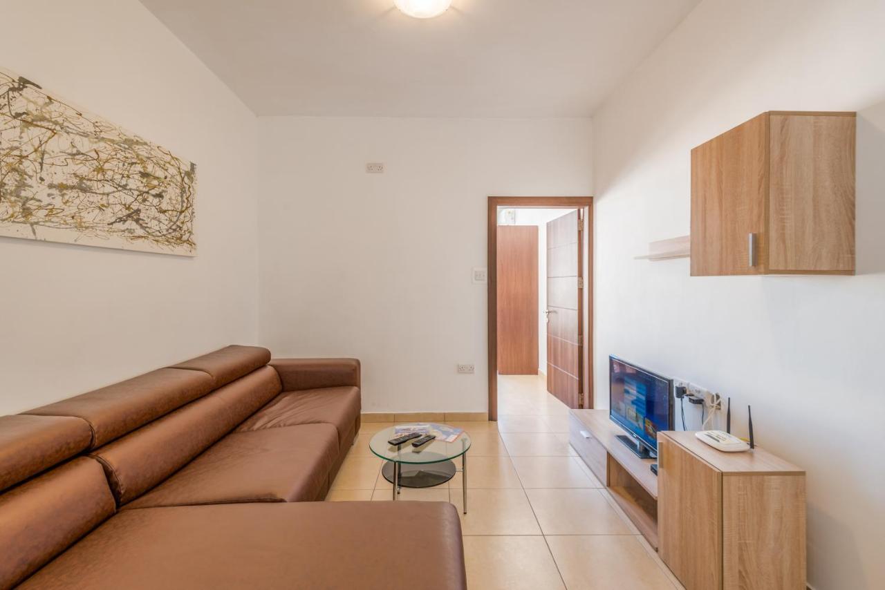 Seashells 2 Bedroom Apartments With Terrace, Just Off The Bugibba Promenade - By Getwaysmalta خليج سانت بول المظهر الخارجي الصورة